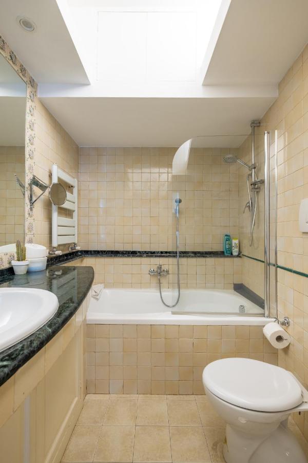 Charming Apartment With Patio A Few Steps From Colosseum Eksteriør billede