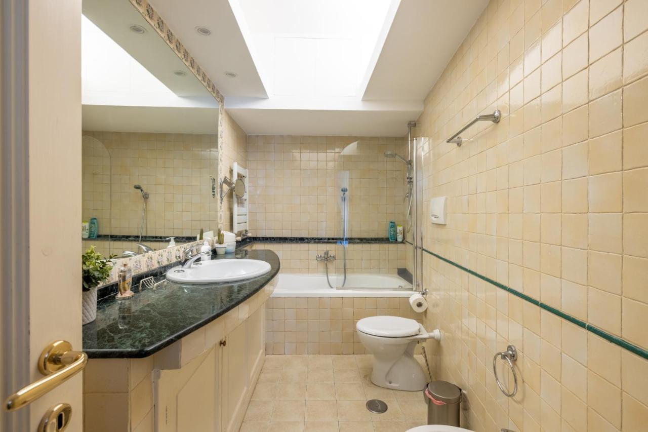 Charming Apartment With Patio A Few Steps From Colosseum Eksteriør billede